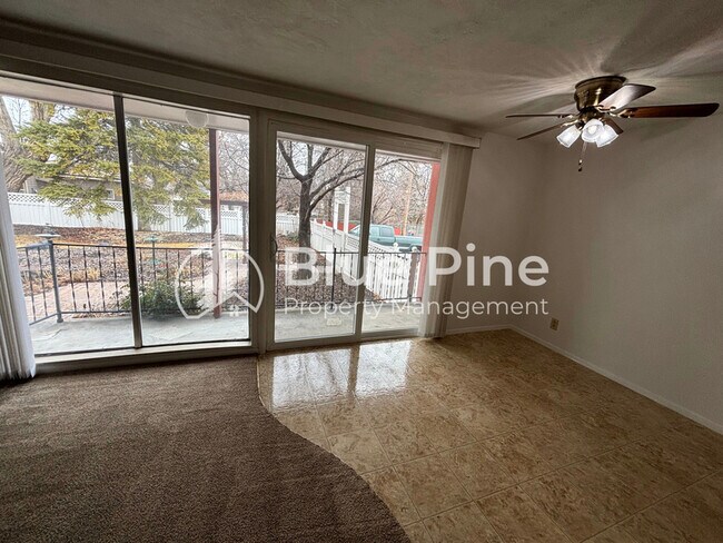 Building Photo - 542 Gladstone St