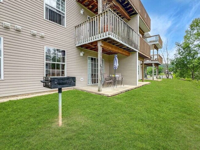 Building Photo - Adorable 1BR - Ground Entry Available FULLY FURNISHED