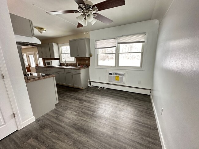 Building Photo - 3 Bedroom Home with Large Yard – Western Schools