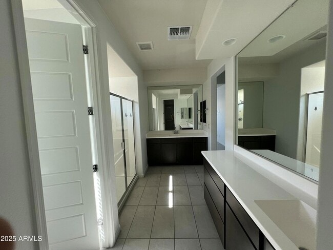 Building Photo - 8757 W Rancho Dr