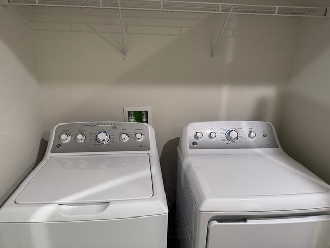 Building Photo - 1100 Aubrey Mdws Pl