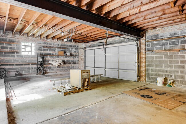 Building Photo - 7105 W Foster Pl