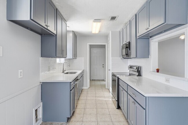 Building Photo - 6807 Falling Waters Dr