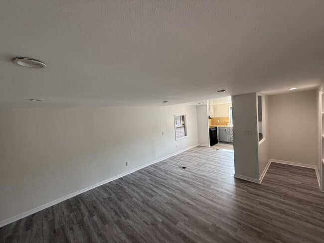 Building Photo - 18312 Hollister Rd
