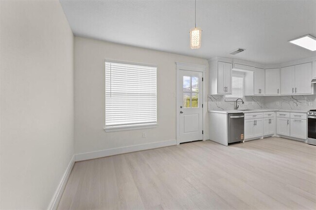 Building Photo - 1430 Suffield Ct