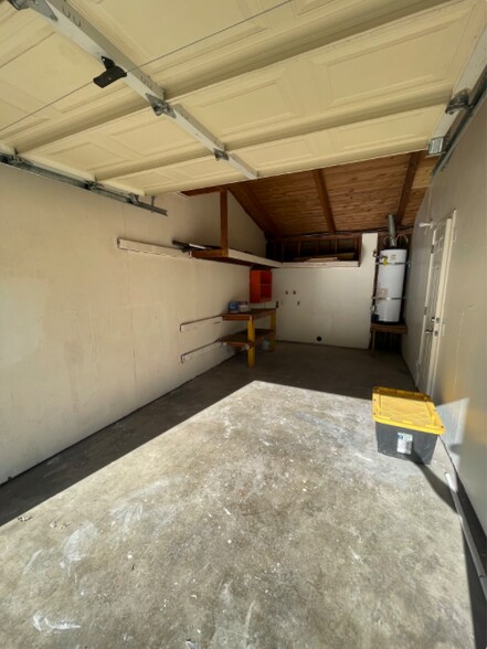 Single Car Garage - 2391 Campbell St