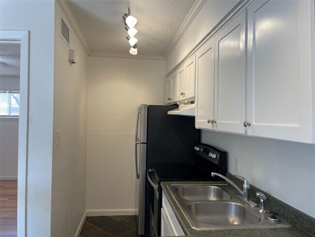 Building Photo - 4321 Hazard St