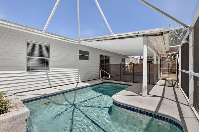 Building Photo - 5058 Canal Cir E
