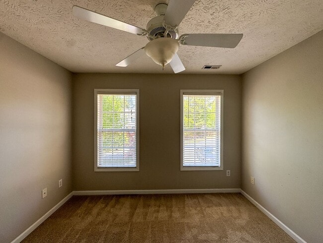Building Photo - Spacious 4 Bed 2.5 Bath Home in Carolina Lakes