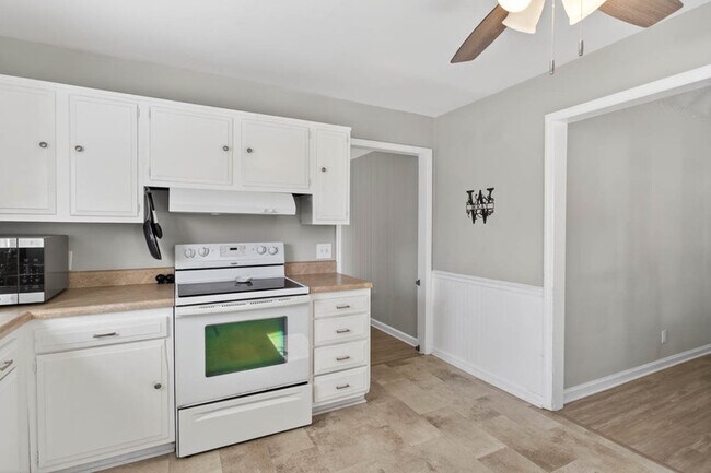 Building Photo - 32 Warren Dr