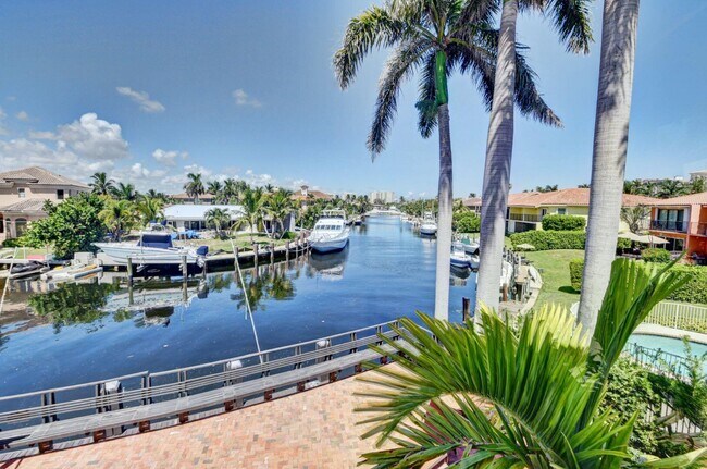 Building Photo - 1121 Bel Air Dr