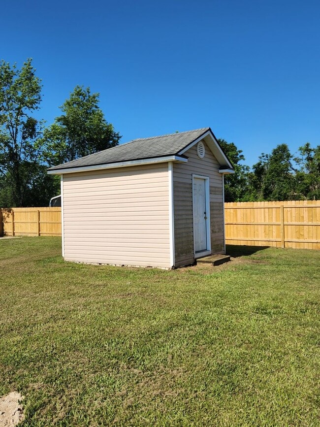 Building Photo - Spacious & Modern Ray City Retreat with Large Lot & Privacy!
