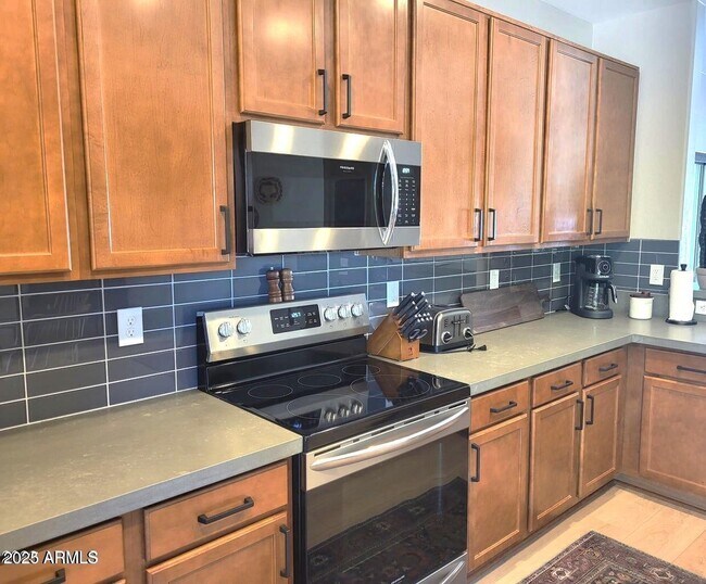 Building Photo - 6119 E Knolls Way N