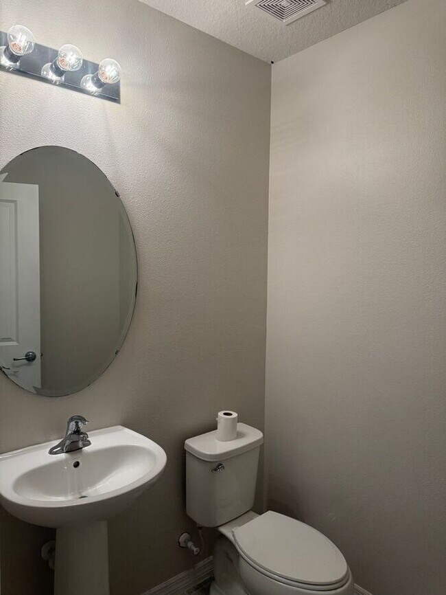 Building Photo - Beautiful/Like New Home in Winter Haven