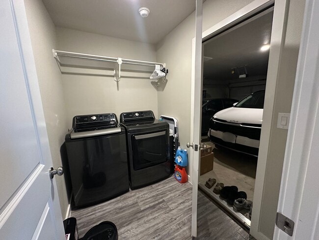 Building Photo - 3/2 located in Upland Crossing, Available December!