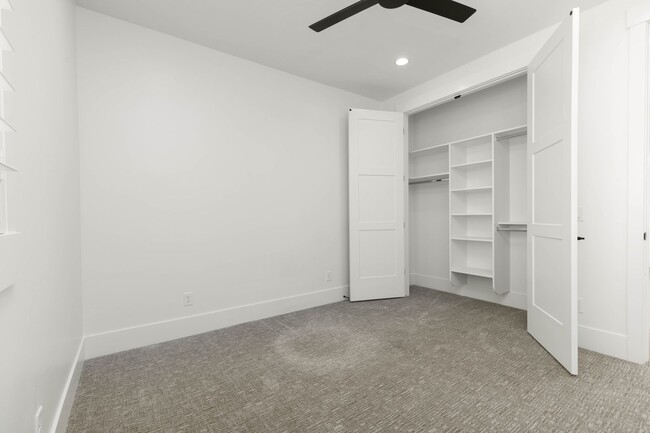 Building Photo - Beautiful 5 bed | 4 Bath | 3 Car Garage