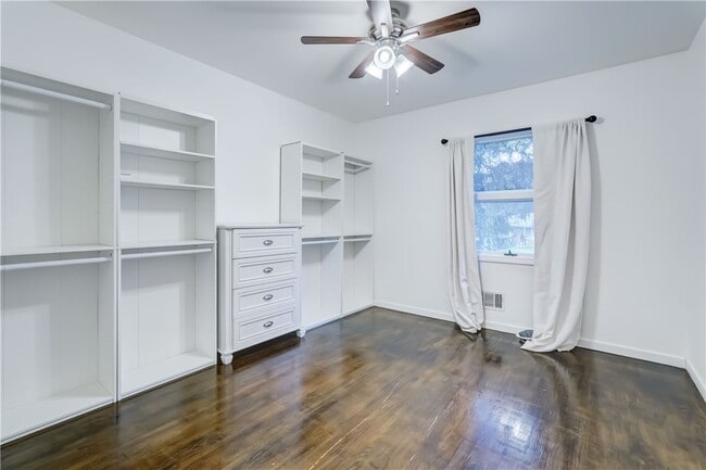 Building Photo - 232 Meadowbriar Rd