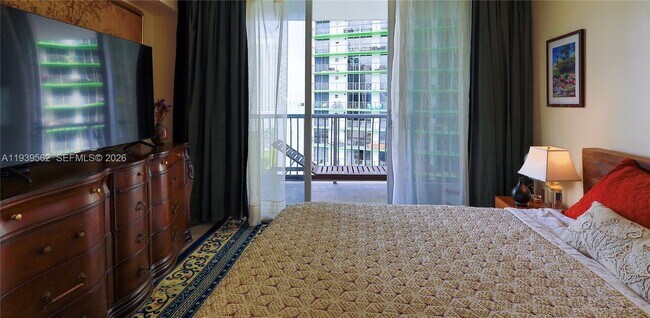 Building Photo - 1750 N Bayshore Dr