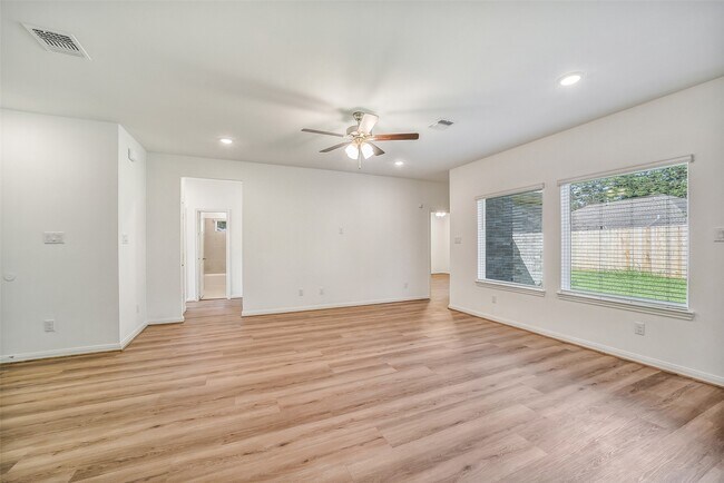 Building Photo - 11943 Pondwood Dr