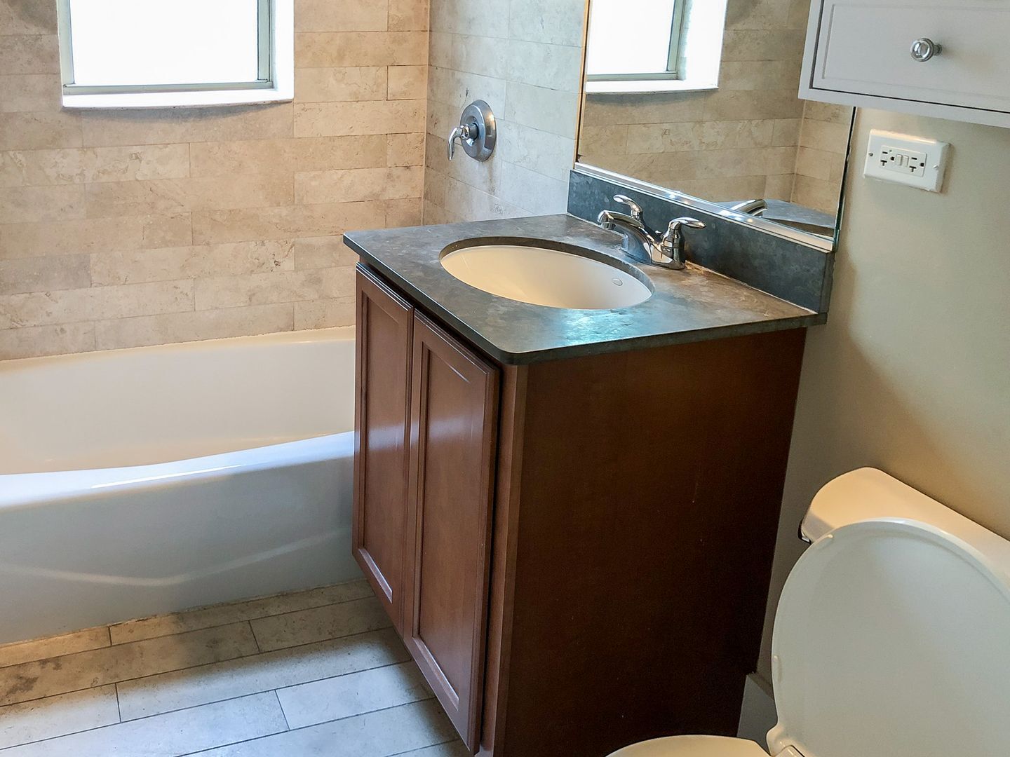 Building Photo - 1847 W Cornelia Ave