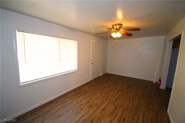 Building Photo - 211 Ash St