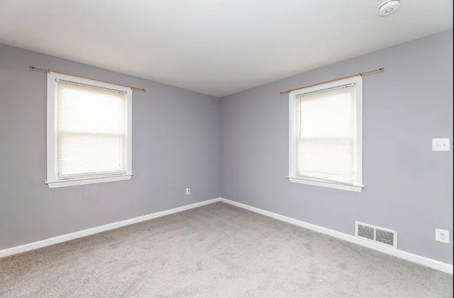 Building Photo - 2570 Iverson St