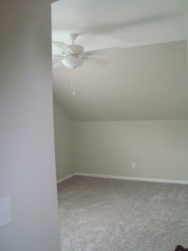 Building Photo - 3325 Hals Wy