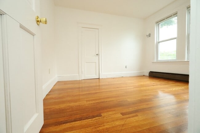 Building Photo - 98 Woodside Ave