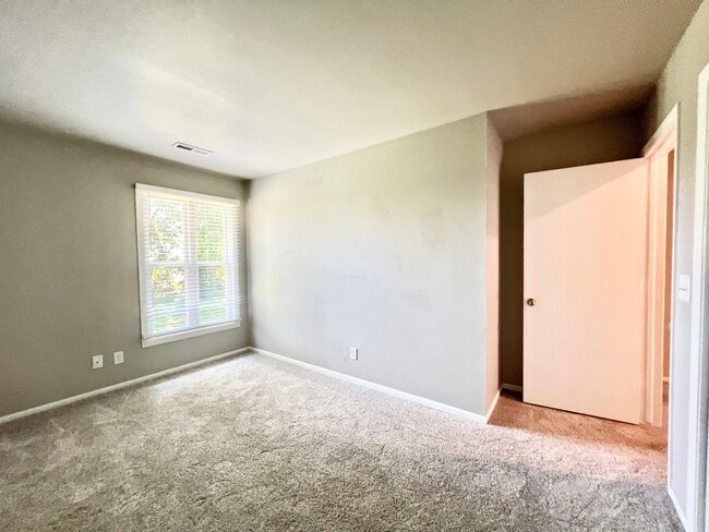 Building Photo - 2640 Blarney Stone Dr