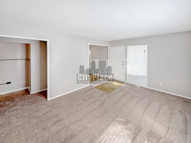Building Photo - 3060 Midvale Dr
