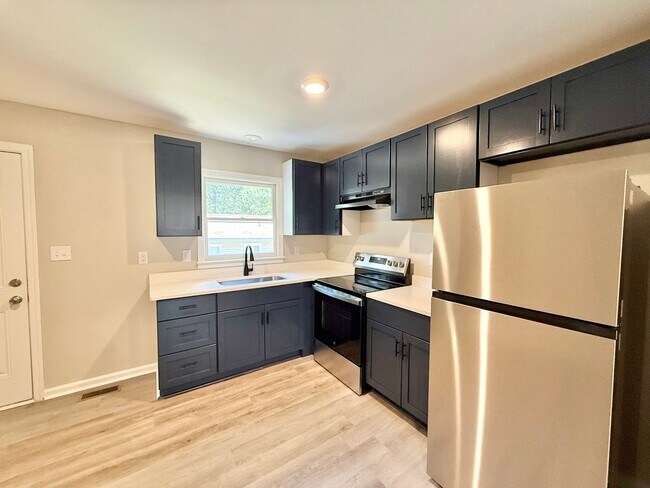 Building Photo - Newly Remodeled 2BD, 1BA Chapel Hill Apart...