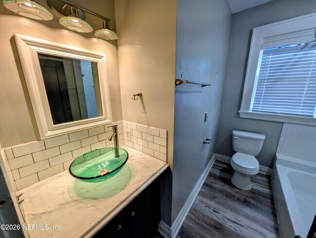 Building Photo - 2818 Herschel St