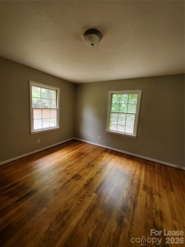 Building Photo - 1122 Rolling Ln