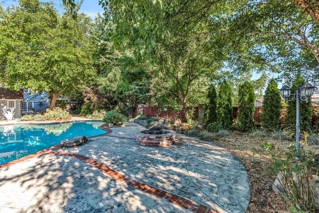 Building Photo - Beautiful Estate for Rent in Ashland