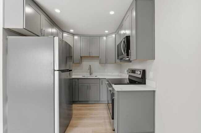 Building Photo - 381-385 Riverside Drive