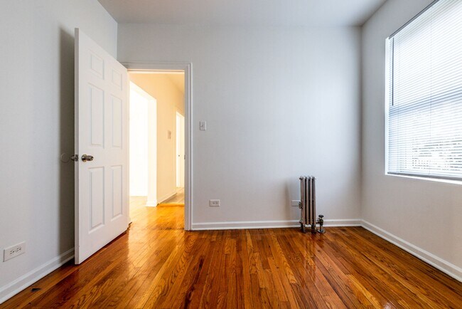 Building Photo - 6923-25 S Indiana Ave Chicago, IL 60637