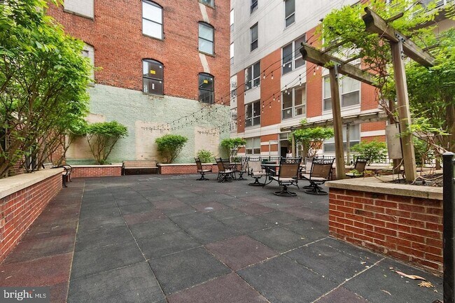 Building Photo - 113 N Bread St