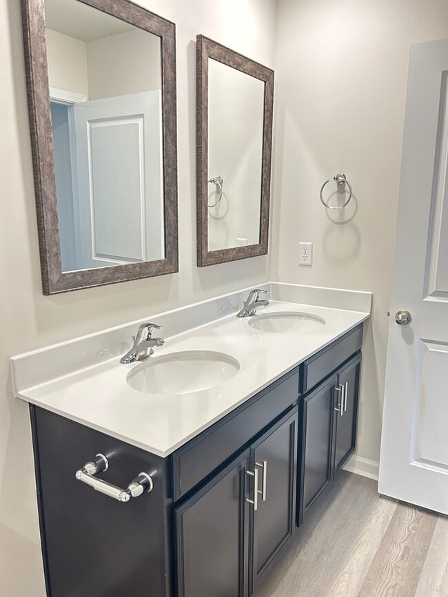 Building Photo - 810 Embark Cir