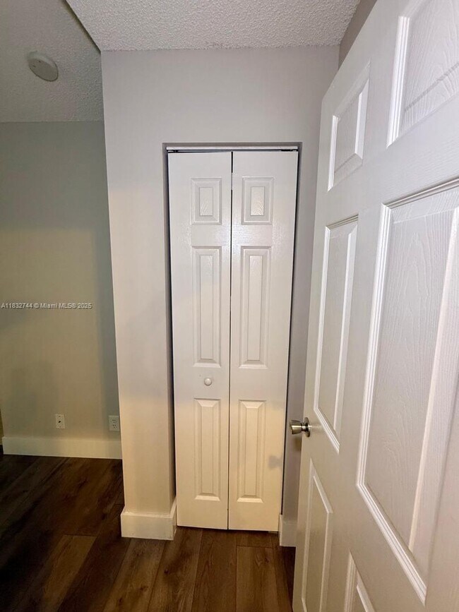 Building Photo - 4280 Ironwood Ct