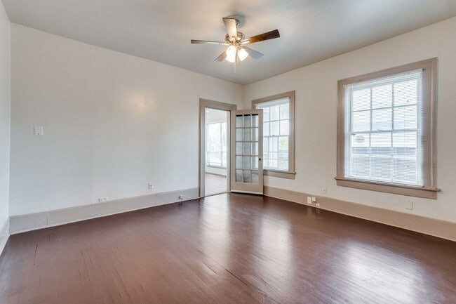 Building Photo - Rare & Classic Oak Lawn House | Great Location | Huge Backyard