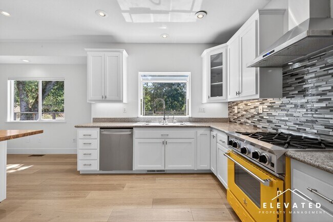 Building Photo - 9400 Chalk Hill Rd