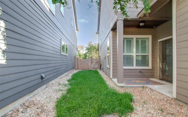 Building Photo - 18150 Moonlit River Dr