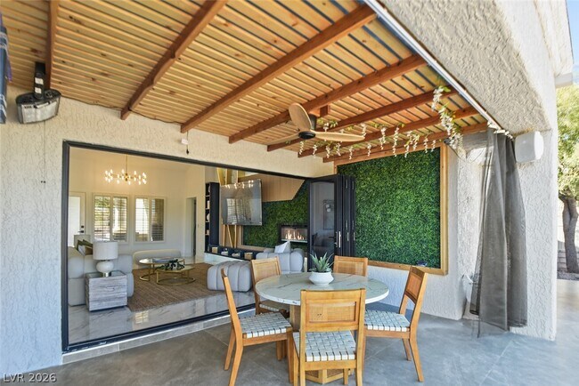 Building Photo - 2652 Golfside Dr