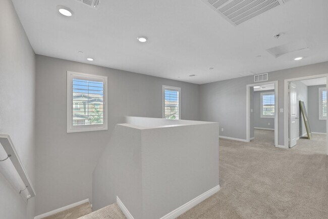 Building Photo - Gorgeous 3 bedroom Inspirada home