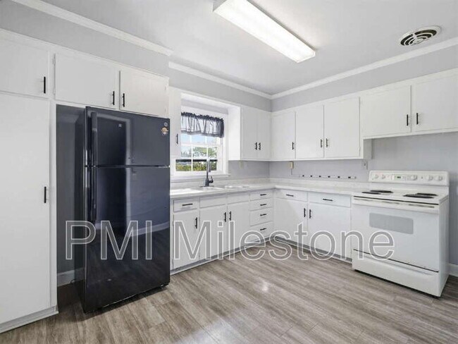 Building Photo - 323 N Potomac St