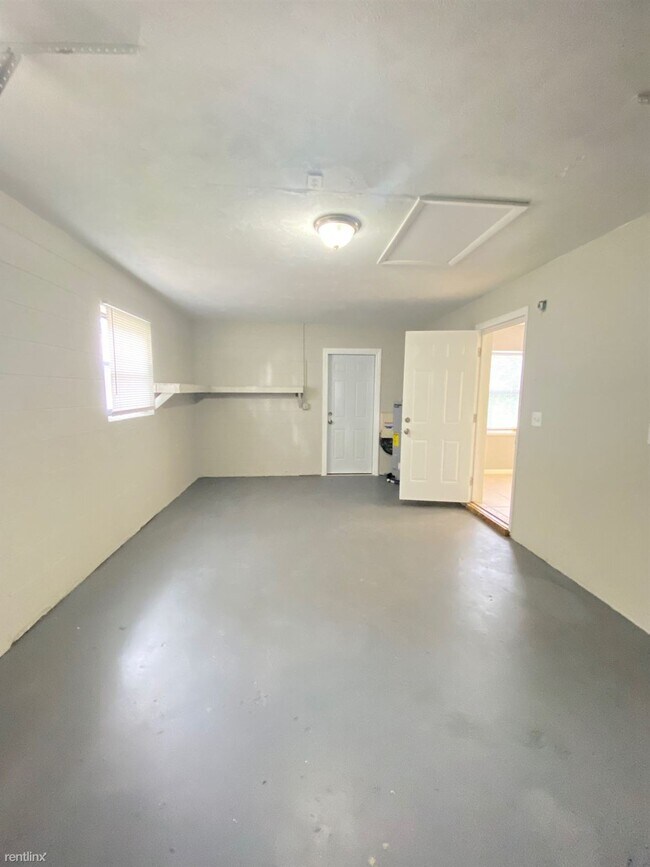 Building Photo - 3 br, 2 bath Duplex - 16A Brelyn Pl