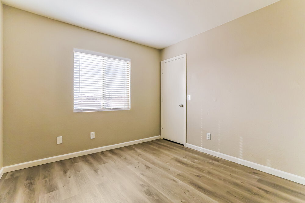 Building Photo - 12031 W Dahlia Dr