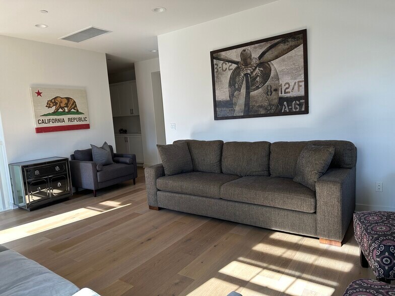 Building Photo - 8005 Chalet Ln