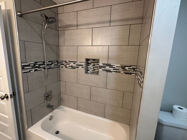 Building Photo - This home is adorable and move in ready!