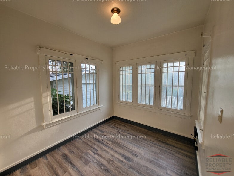 Building Photo - 283 4th St
